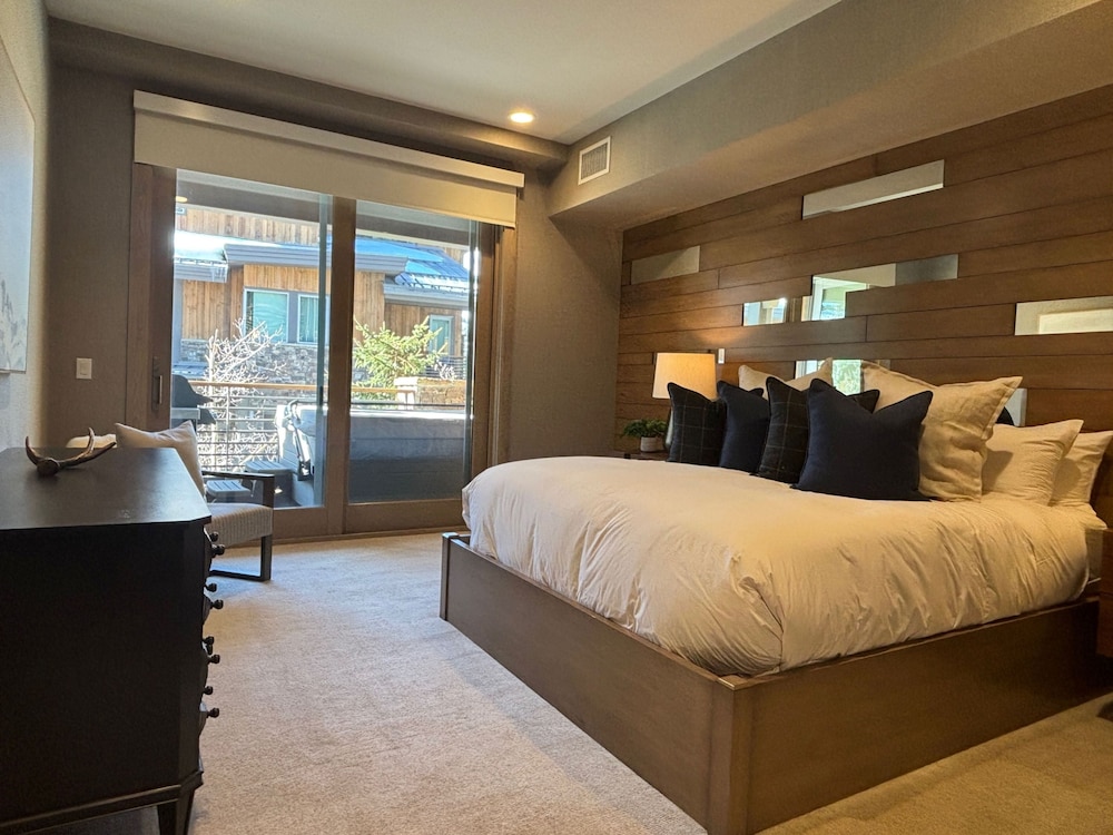 2 BEDROOMS, PRIVATE, PREMIUM, SUITE