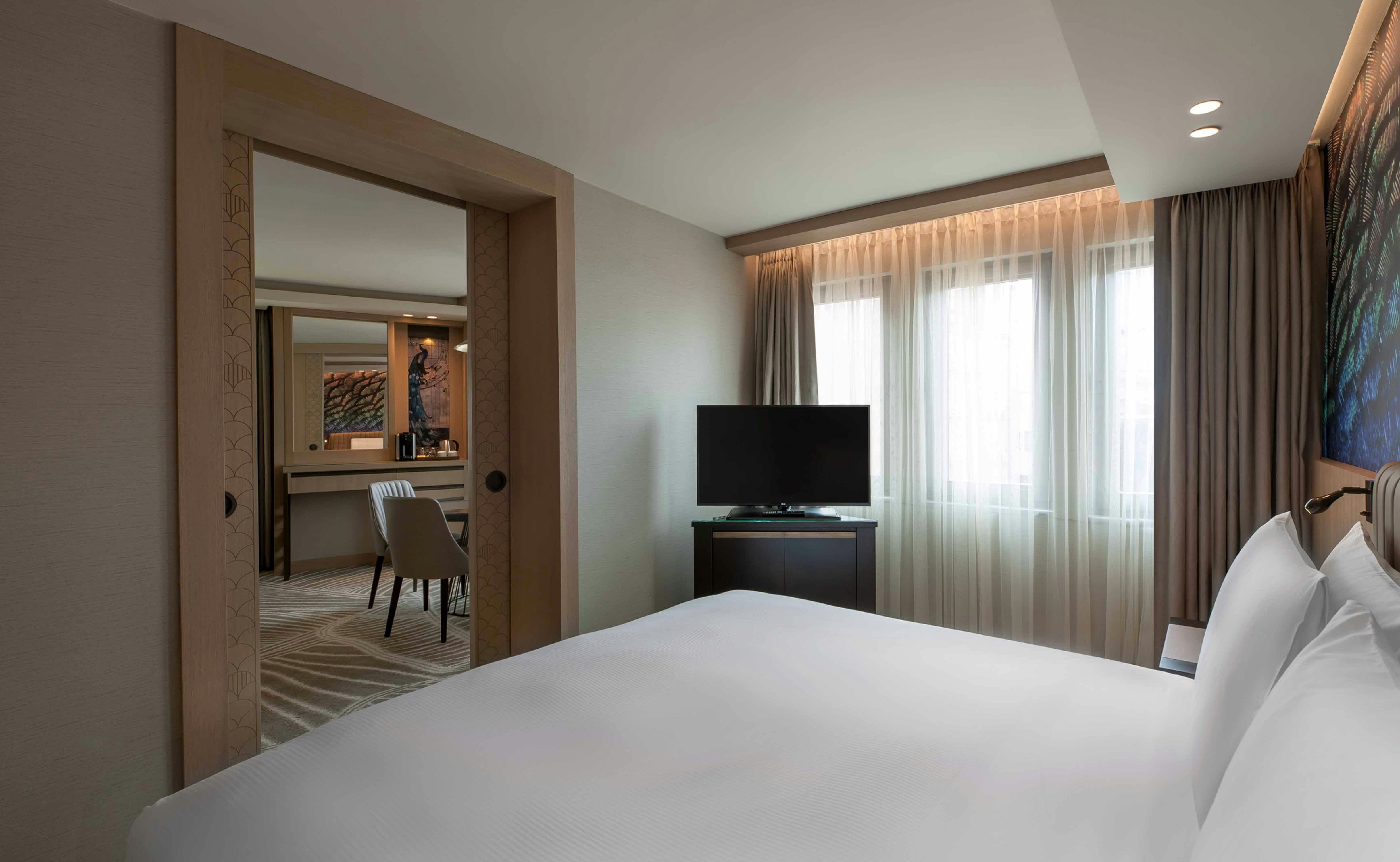 1 BEDROOM, DELUXE, SUITE, KING BED