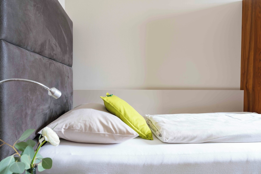eee hotel Perg 34/43