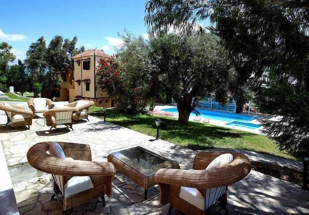 Ledra Samos Hotel 56/60