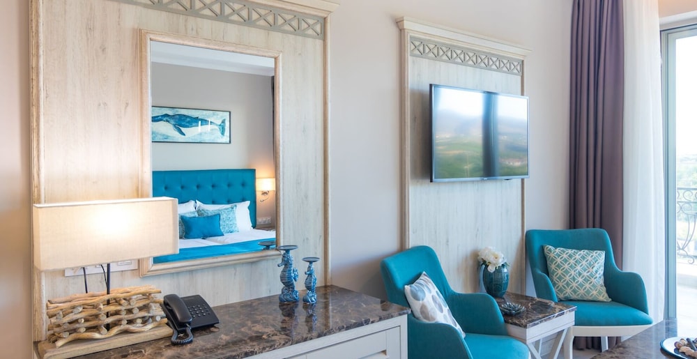 King Maron Beach Hotel & Spa 50/50