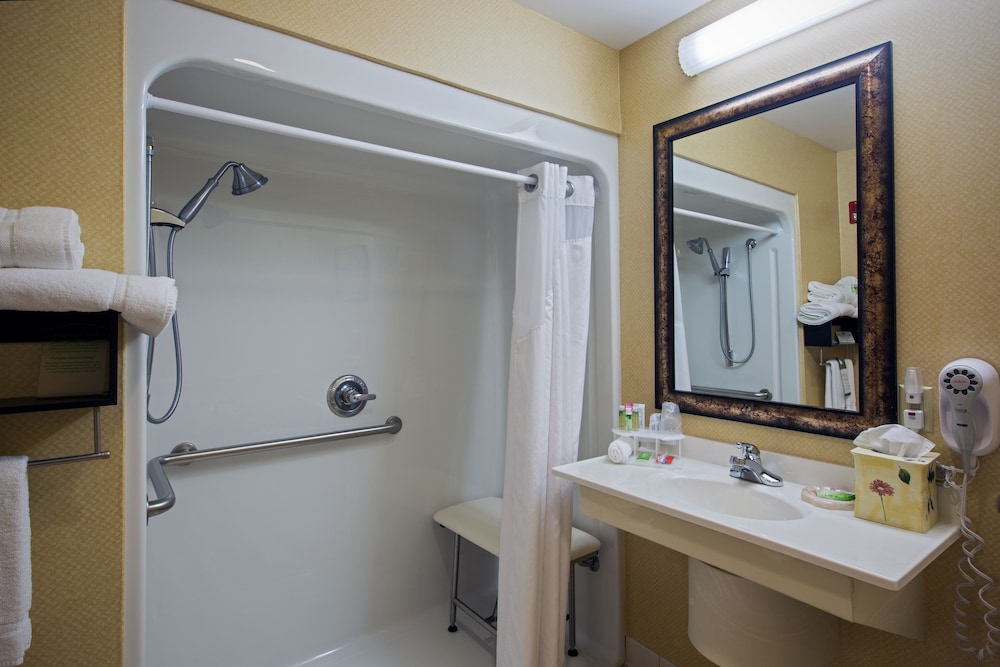 Holiday Inn Express Hotel Suites Youngstown N Warren Niles 18/79
