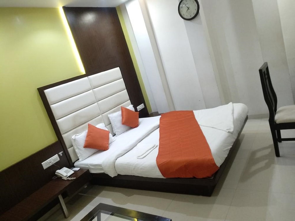 HOTEL ONE UP 20/69