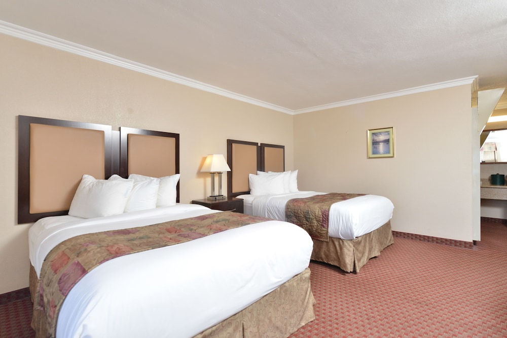 Pacific Shores Inn 7/56