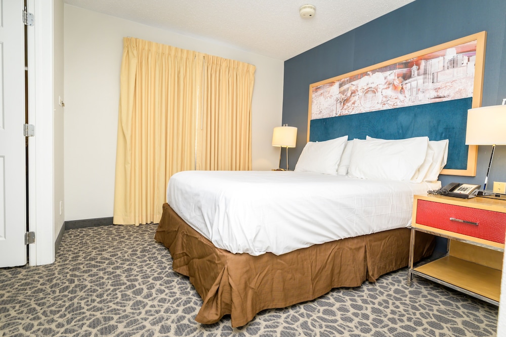 2 BEDROOMS, SUITE, KITCHENETTE
