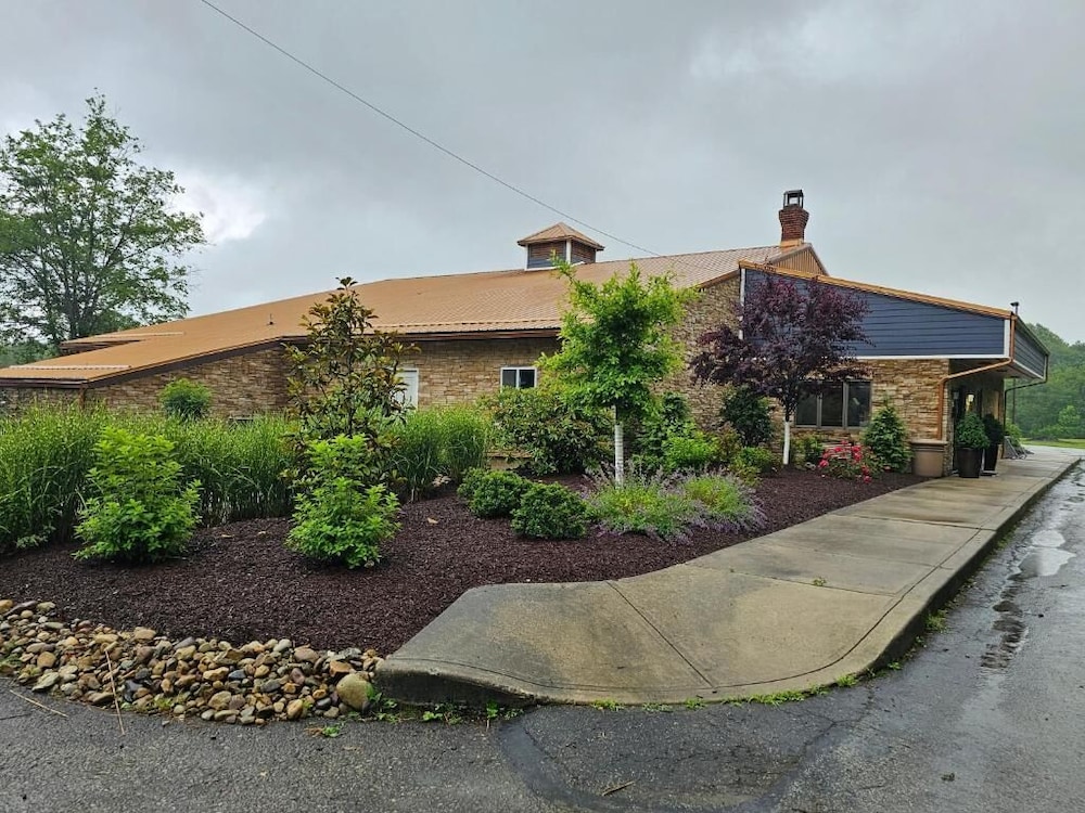 The Lodge At Chalk Hill 41/50