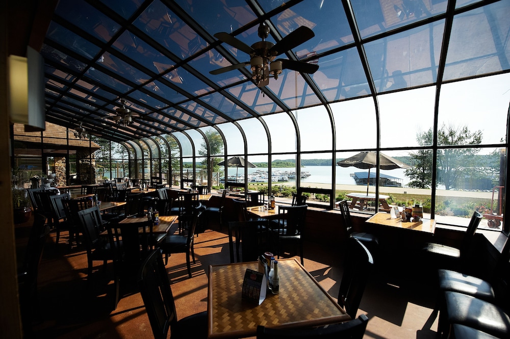 Fourwinds Lakeside Inn Marina 31/48
