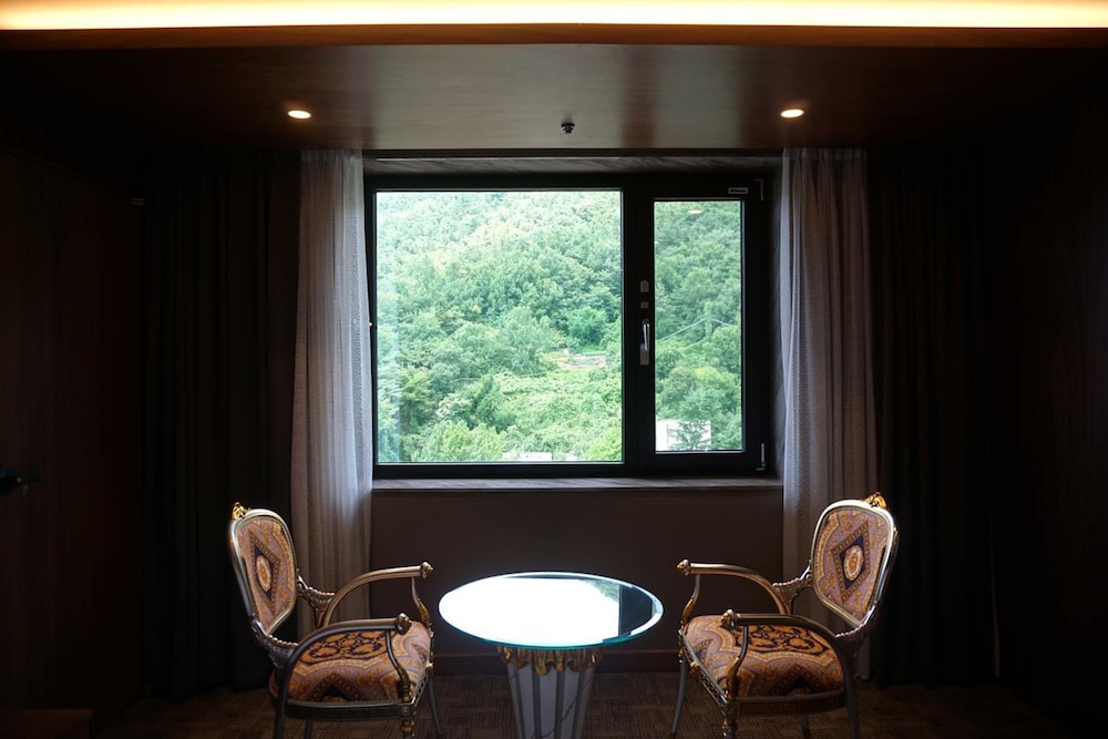 Mudeung Park Resort & Hotel 7/43