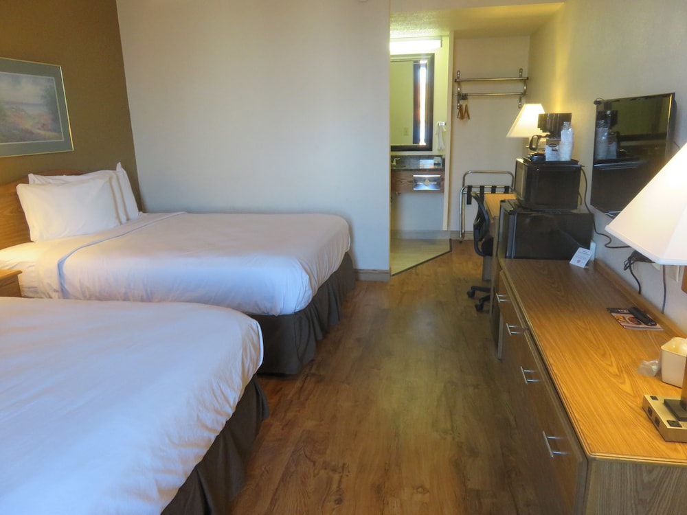 ROOM, 2 QUEEN BEDS, PET FRIENDLY