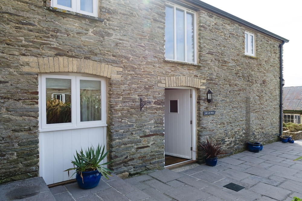 Degembris Cottages 2/24