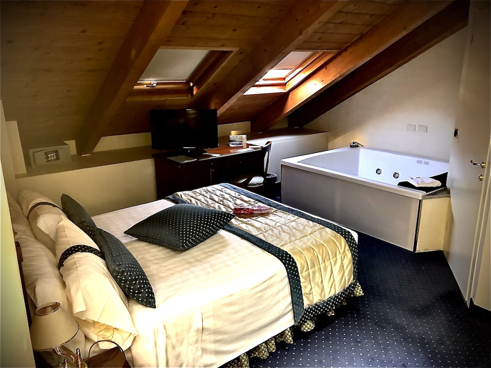Hotel Villa Savoia 5/16