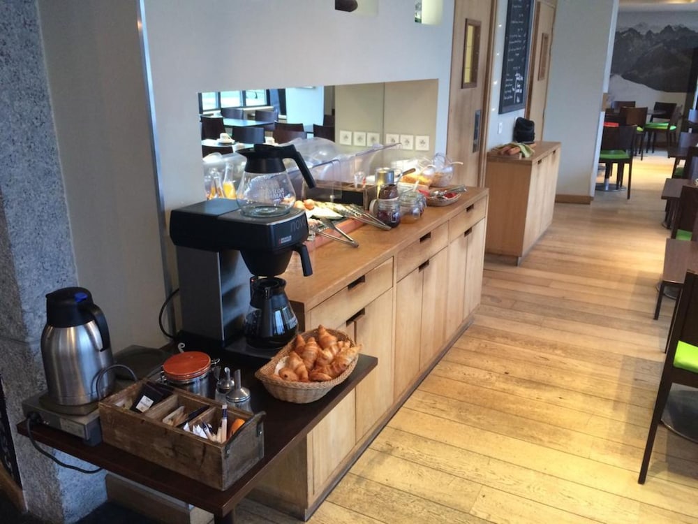 Les Lanchers Hotel Restaurant 40/50