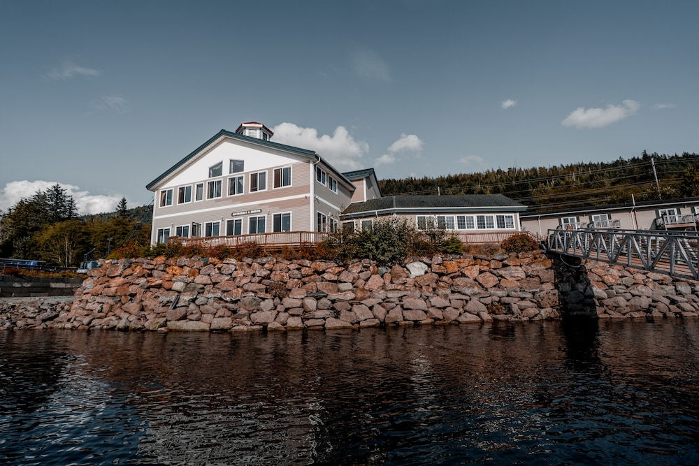 The Ketch Inn and Marina 61/65