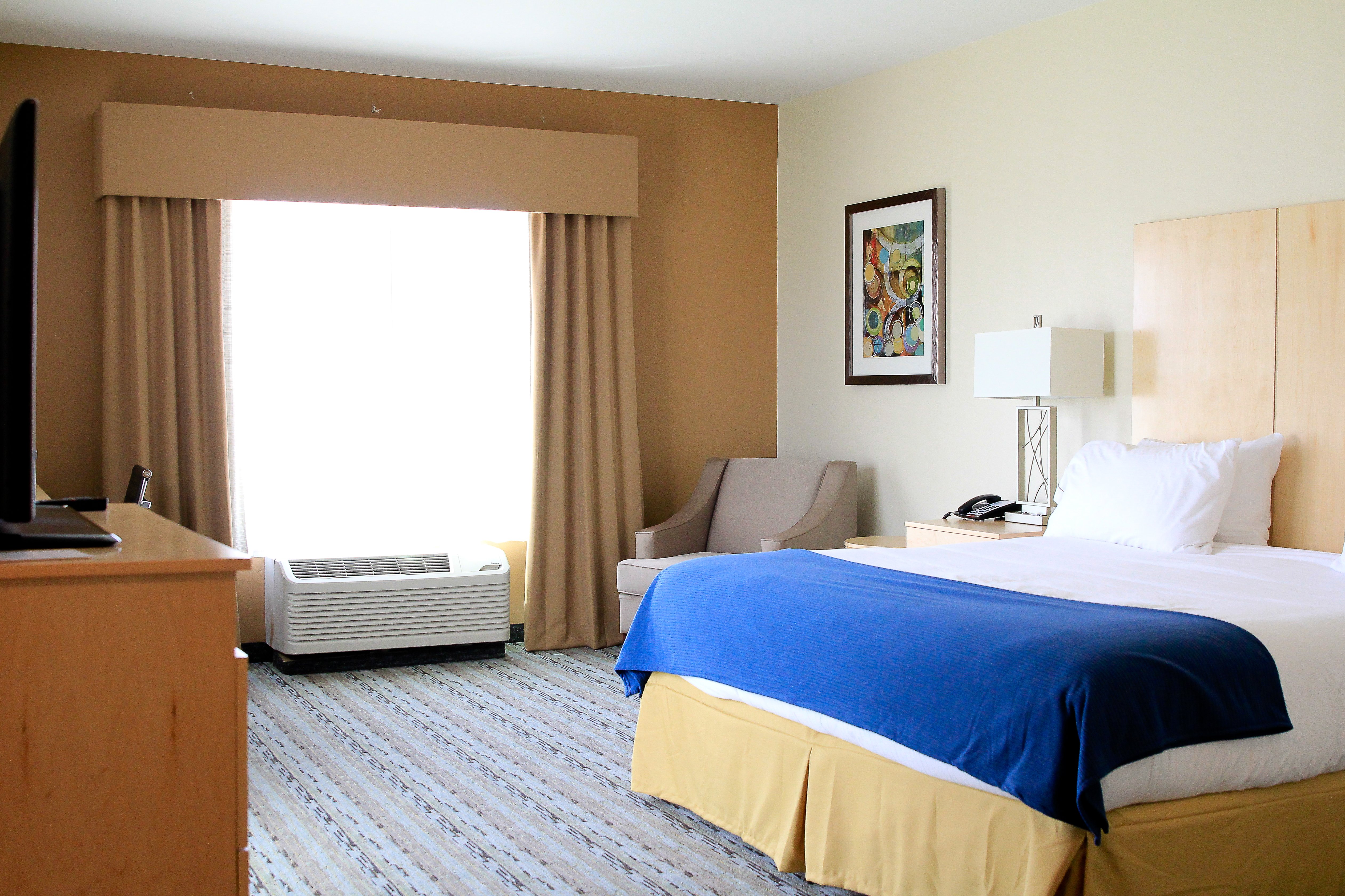 Holiday Inn Express Suites San Antonio Brooks City Base 6/28