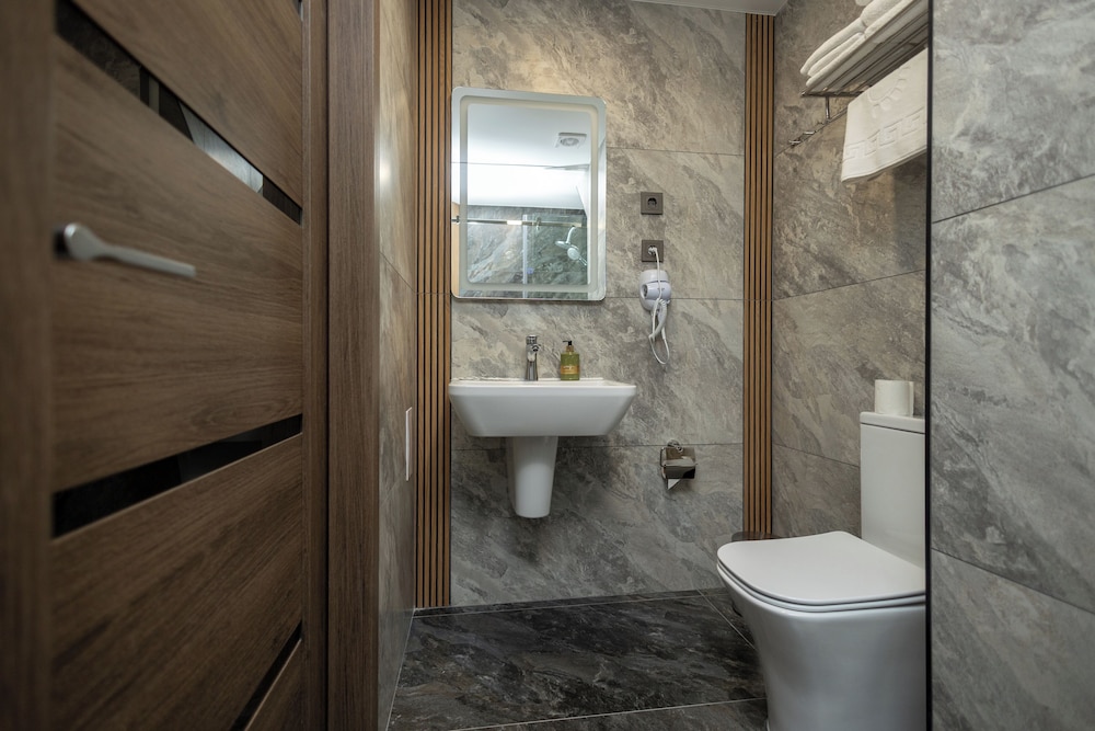 IRIS HOTEL 40/50