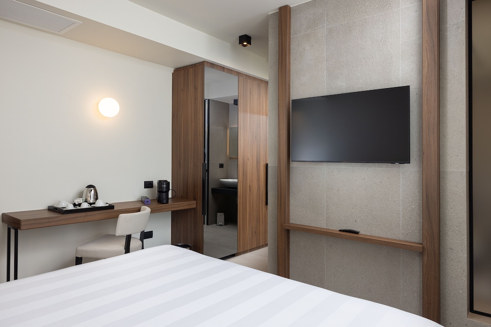 B21 Hotel 6/37