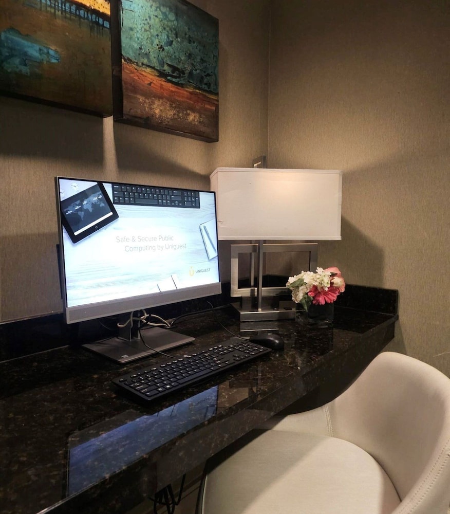 CROWNE PLAZA CHARLESTON AIRPORT CONV CTR 65/76