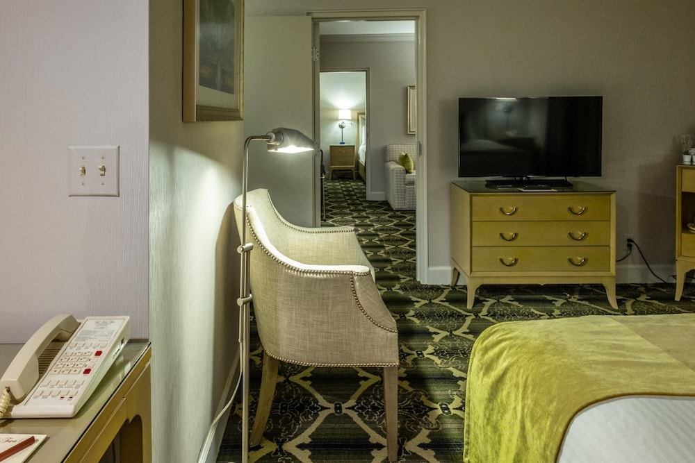 Bell Tower Hotel 22/60