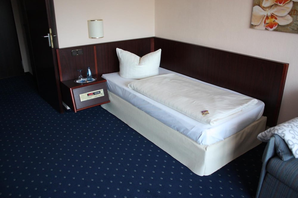 Hotel Senator 10/34