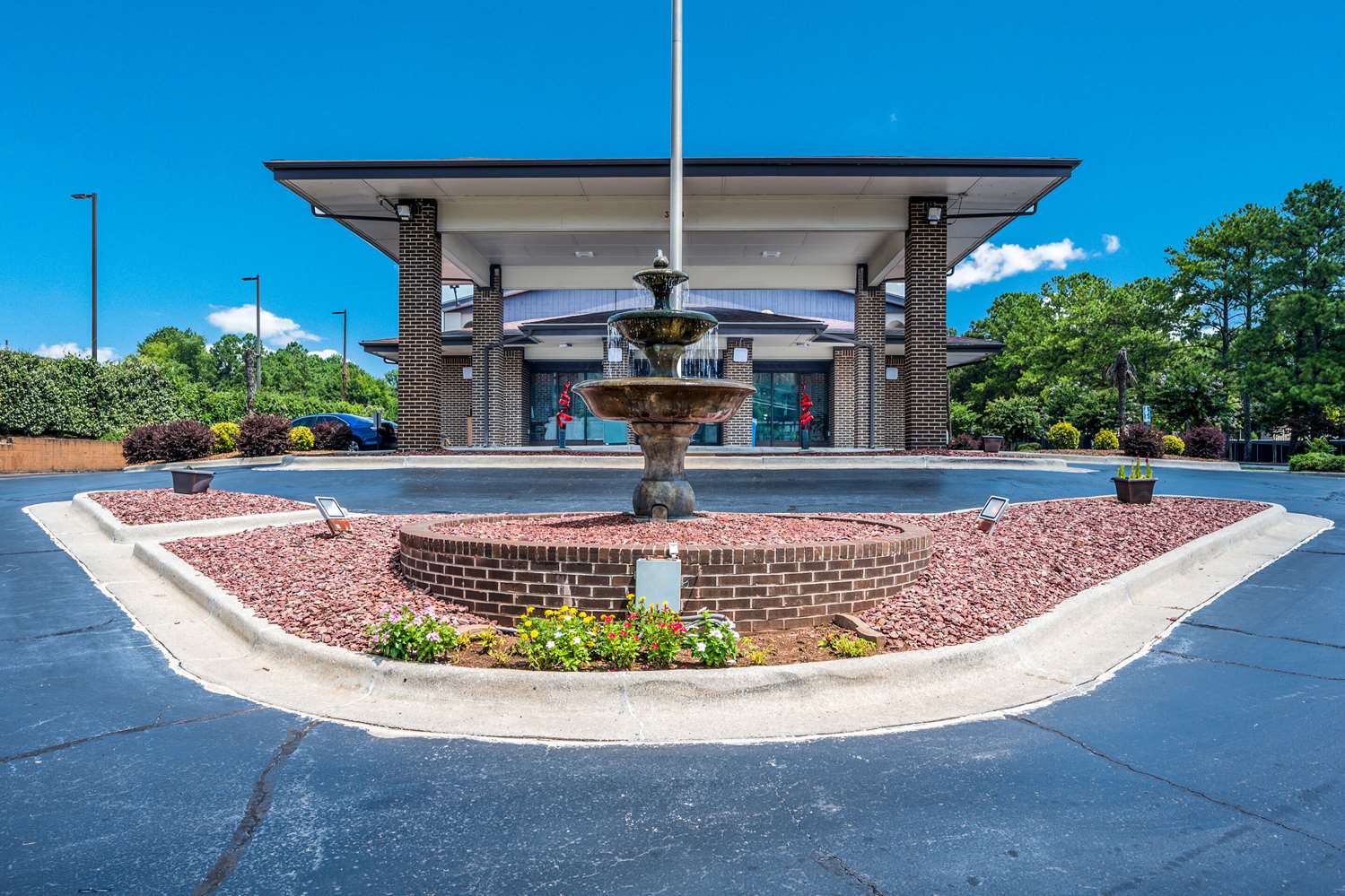 Econo Lodge Inn and Suites University Huntsville AL 18/19