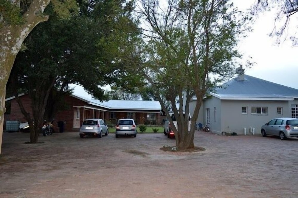Village Lodge Harrismith 36/50