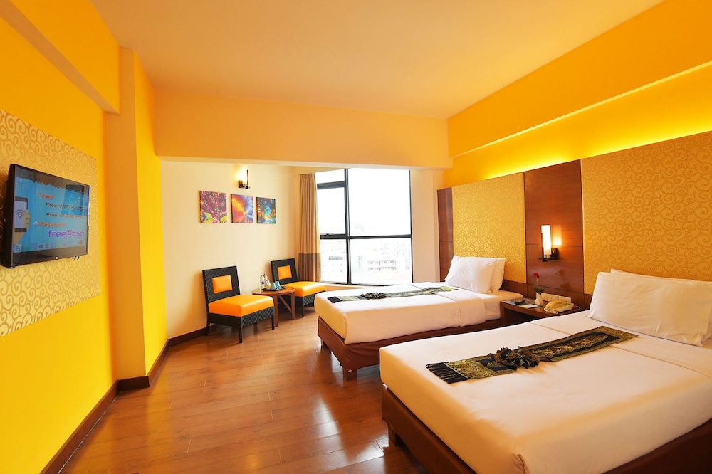 DELUXE, TWIN BEDS, CITY VIEW