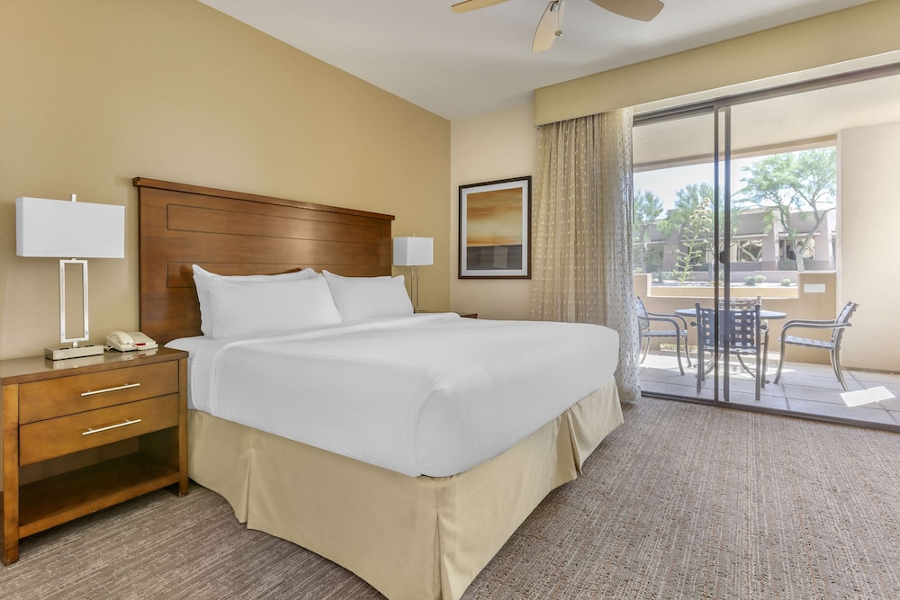 1 BEDROOM, SUITE, KING BED, SOFA