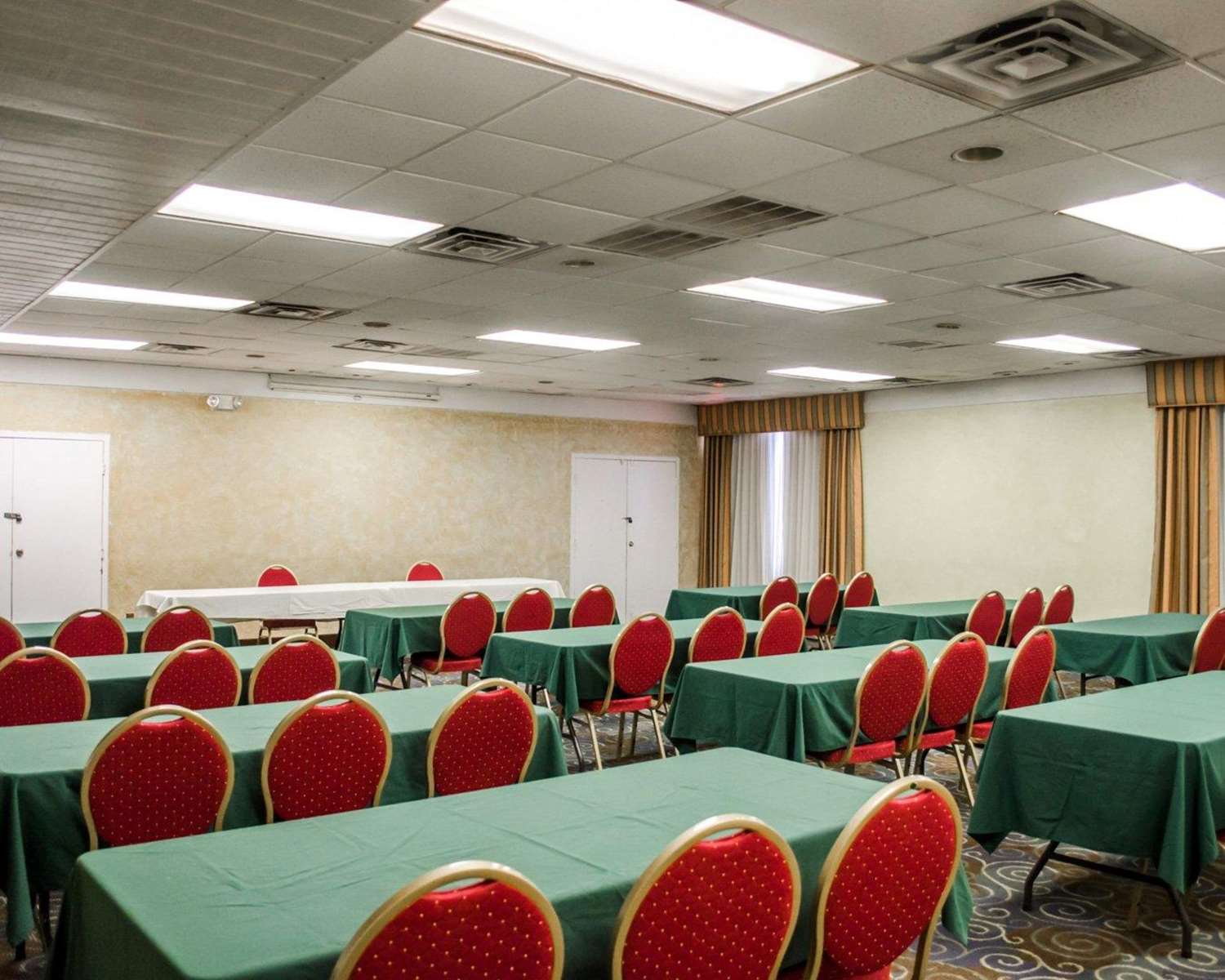 Quality Inn & Suites Gulf Breeze Bayside near Pensacola Beach 27/33