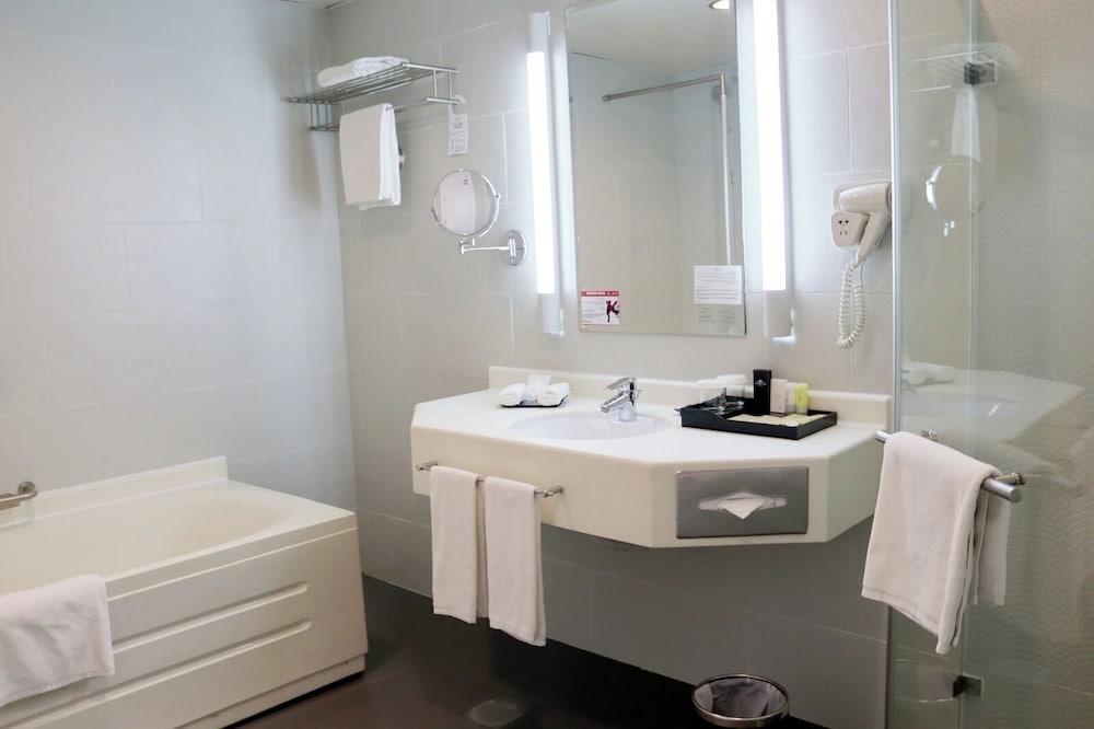Holiday Villa Hotel and Residence City Centre Doha 46/50