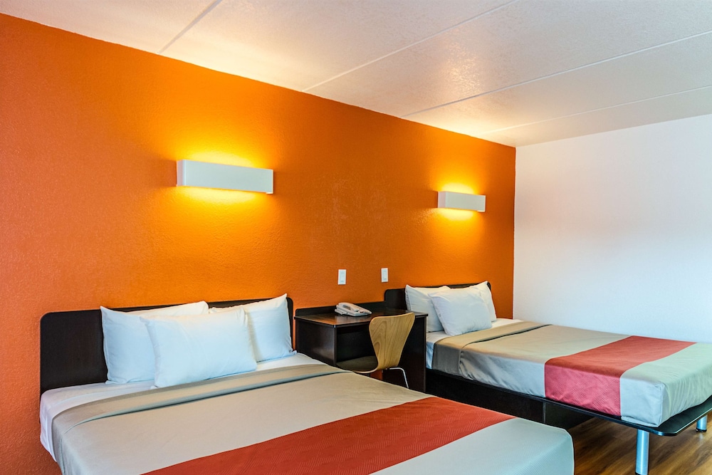 Motel6 Cleveland, TX 19/44