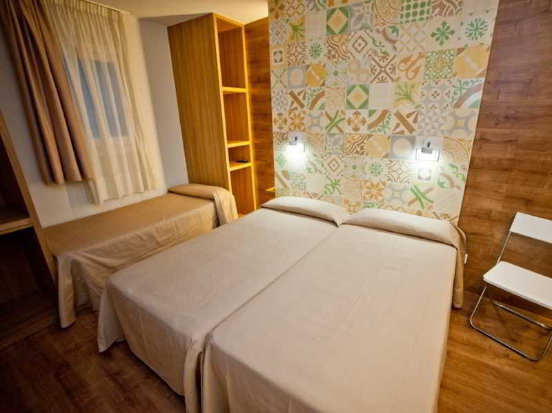 Hostal Marenostrum 12/58