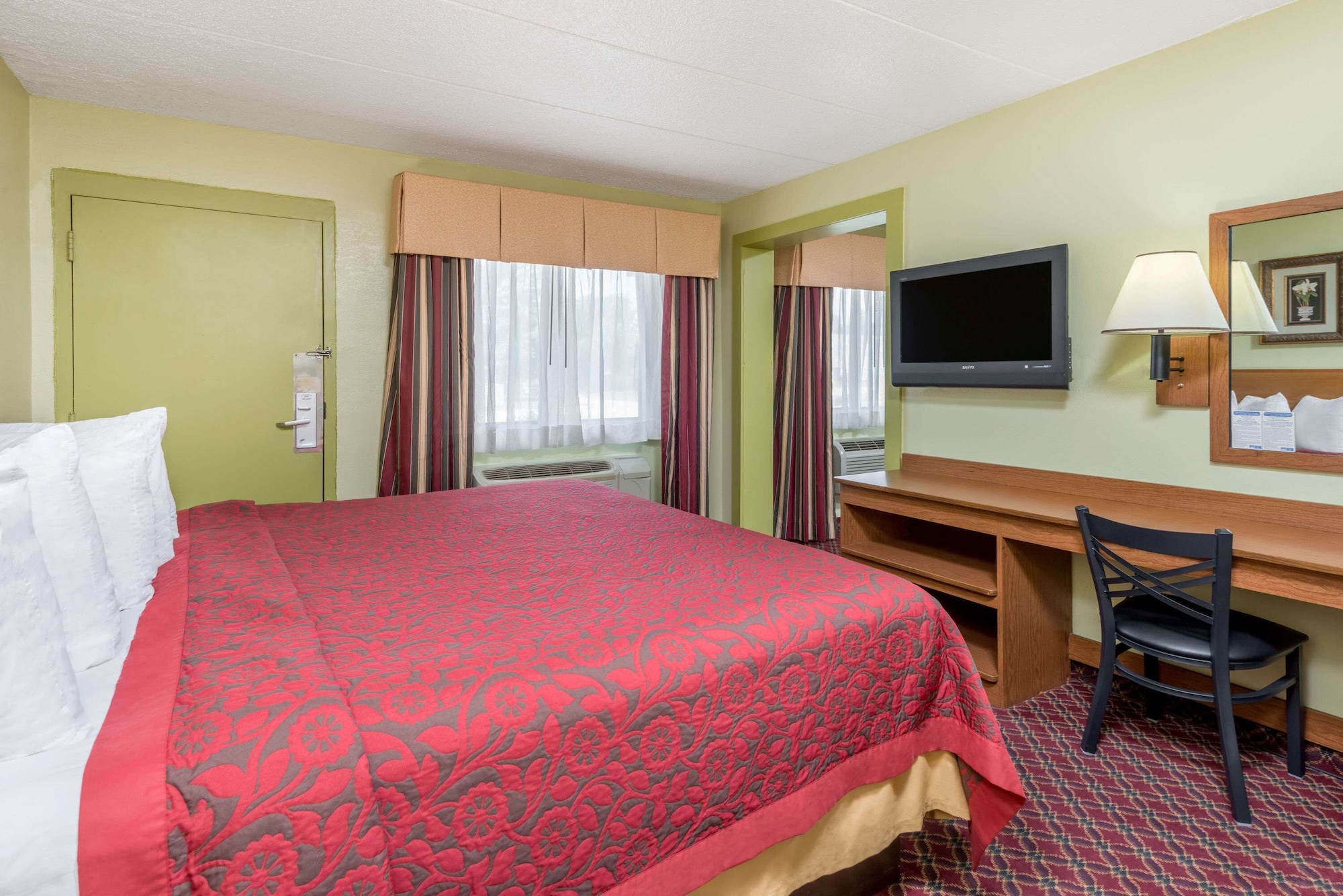 Suite, King Bed, Smoking
