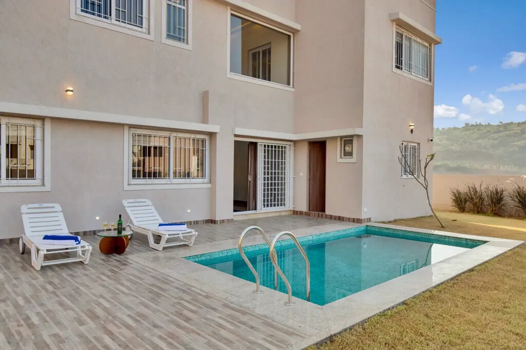 ELIVAAS 3 BHK Villa with Pvt Pool Shourya Bliss 15/20