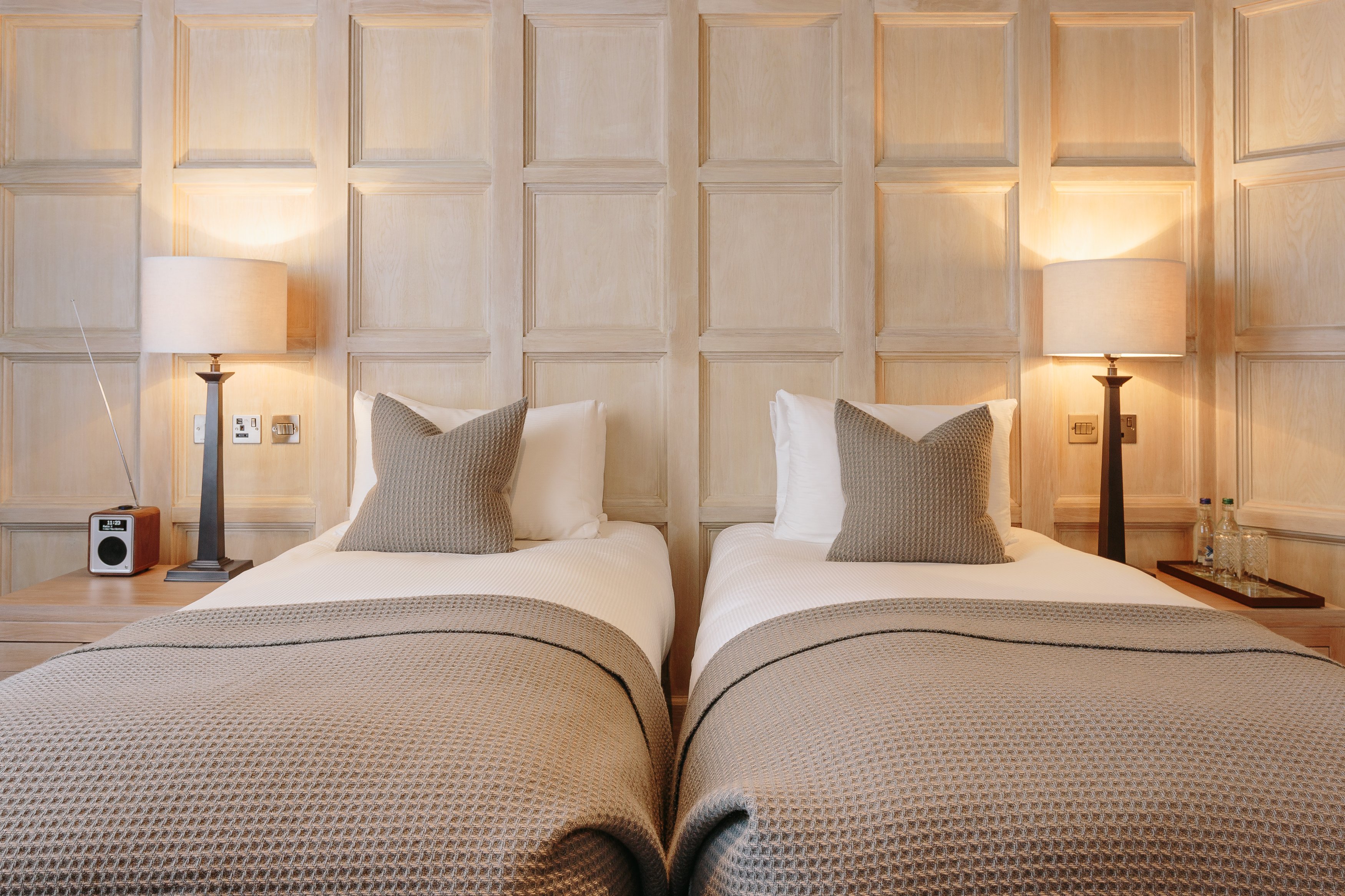 REPORTER, DOUBLE OR TWIN BED