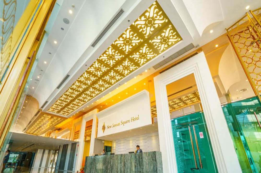 New Season Square Hotel 7/39
