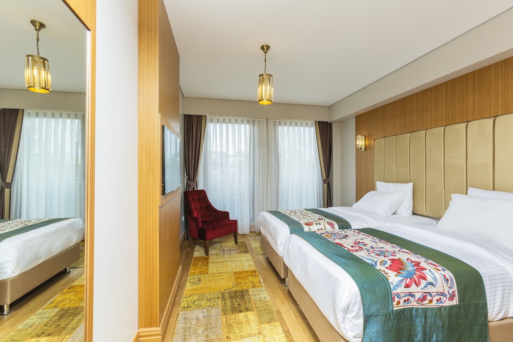 Obelisk Hotel & Suites 9/63