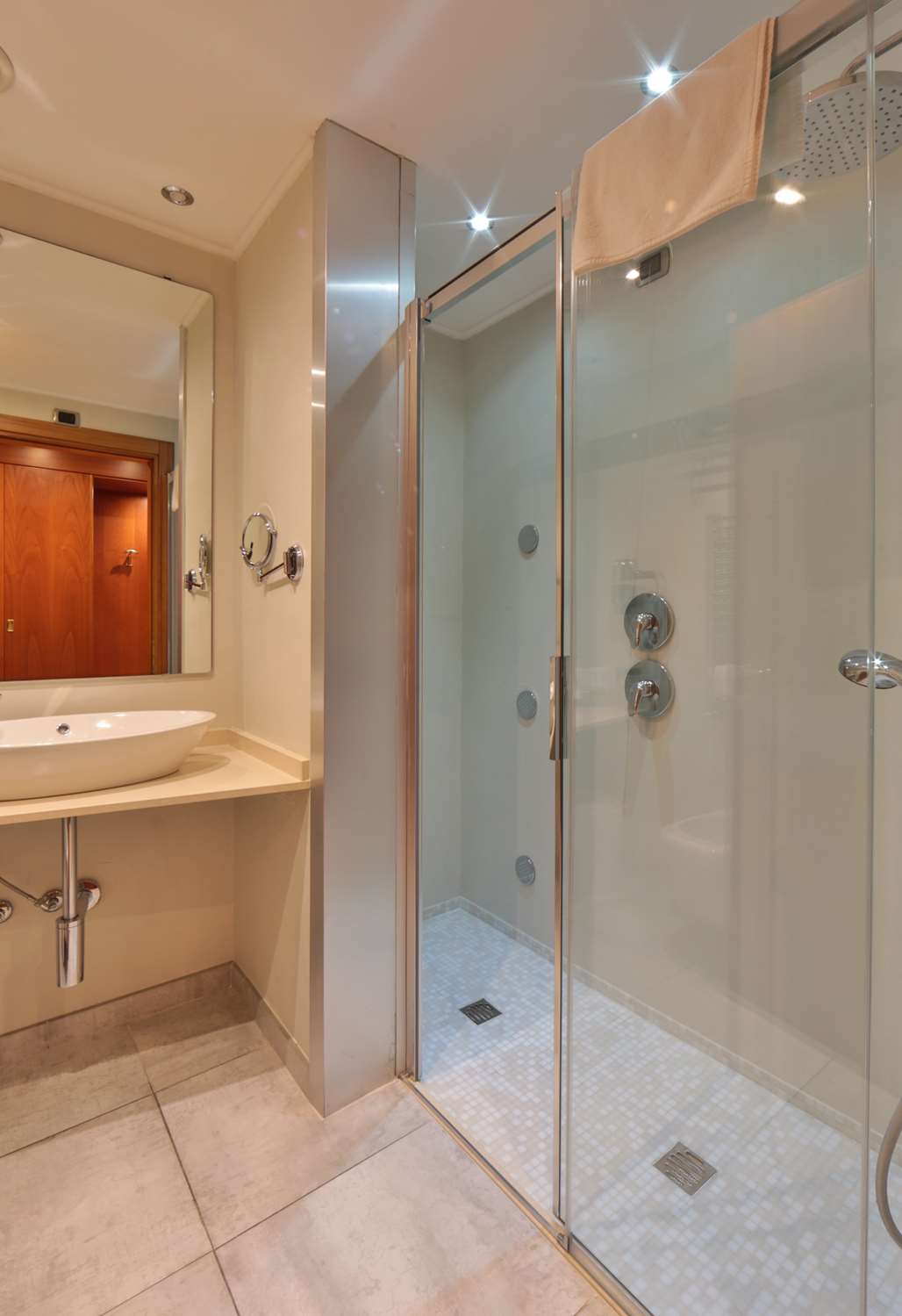 غرفة بسرير كينج وسرير فردي، Best Western Hotel Anthurium 3/3