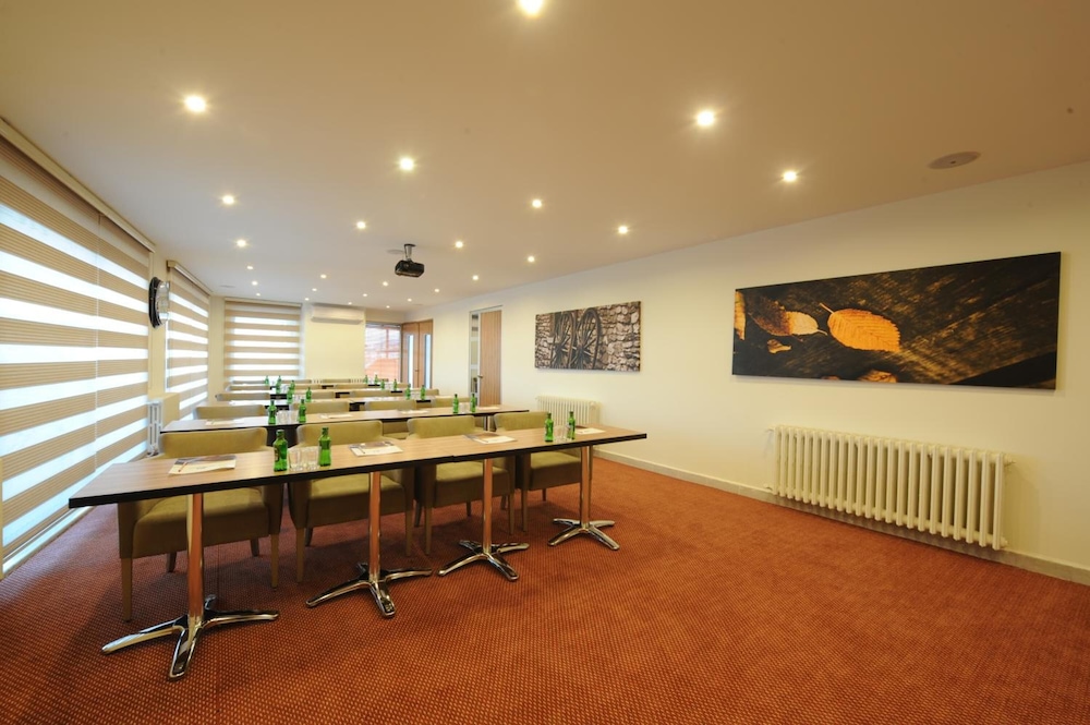 KARDES HOTEL 44/68