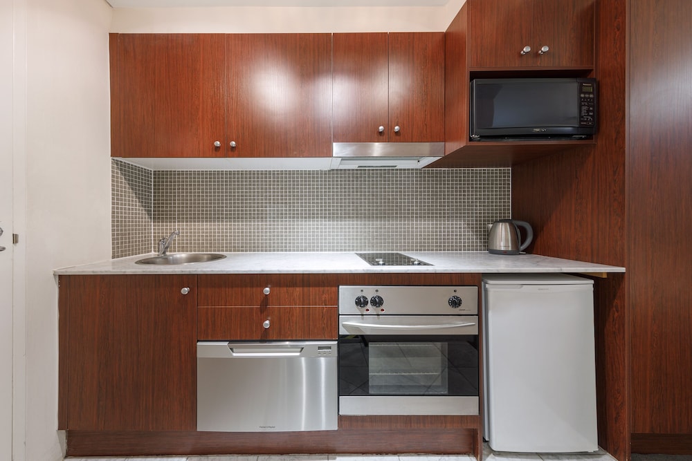 Park Regis Concierge Apartments 37/41