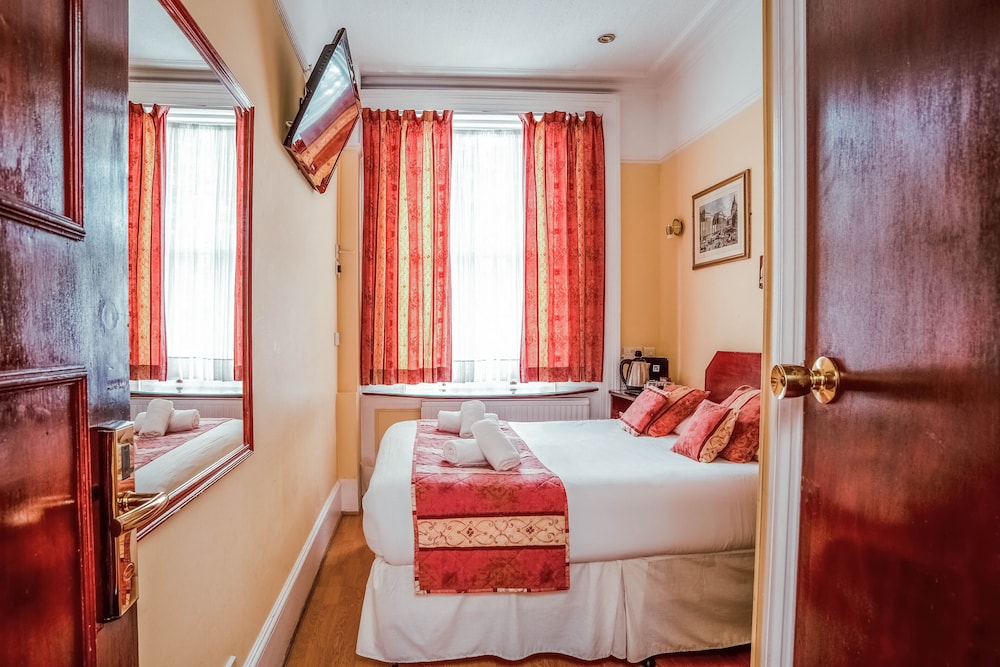 Dolphin Hotel 19/67