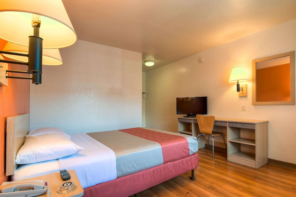 Motel6 Westminster, CA - South - Long Beach Area 23/43