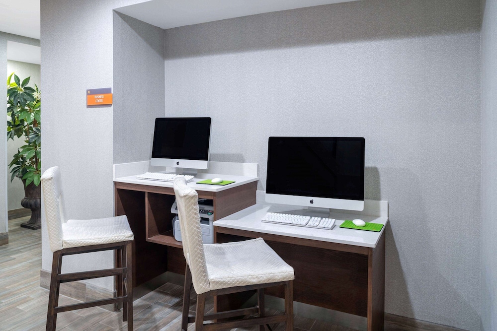 La Quinta Inn & Suites by Wyndham-Albany GA 24/31
