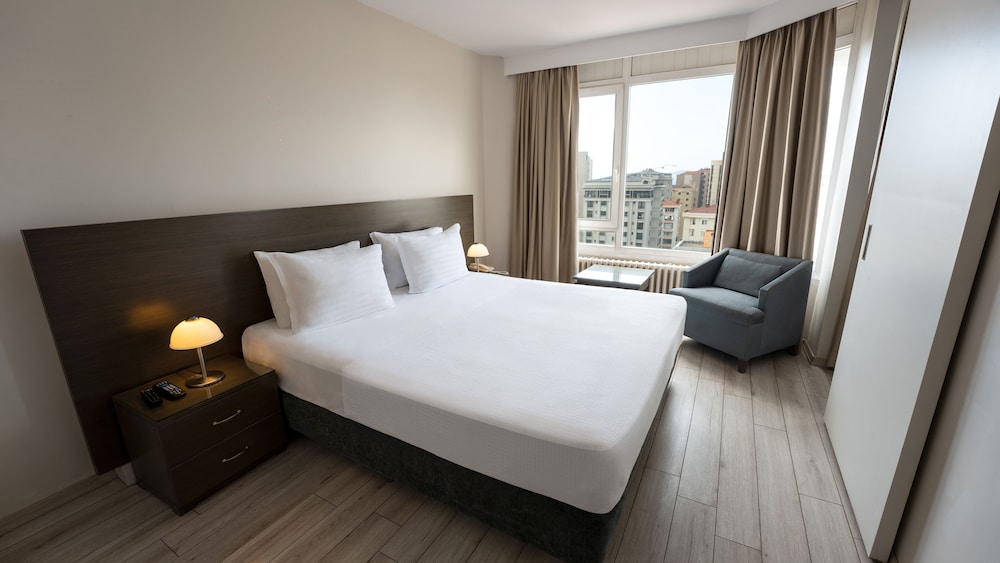 1 BEDROOM, SUPERIOR, APARTMENT