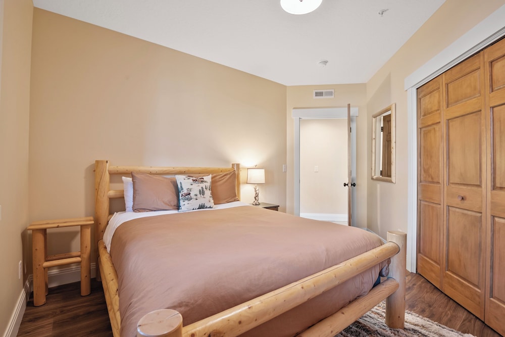 Town Pointe By Lespri Management 16/50