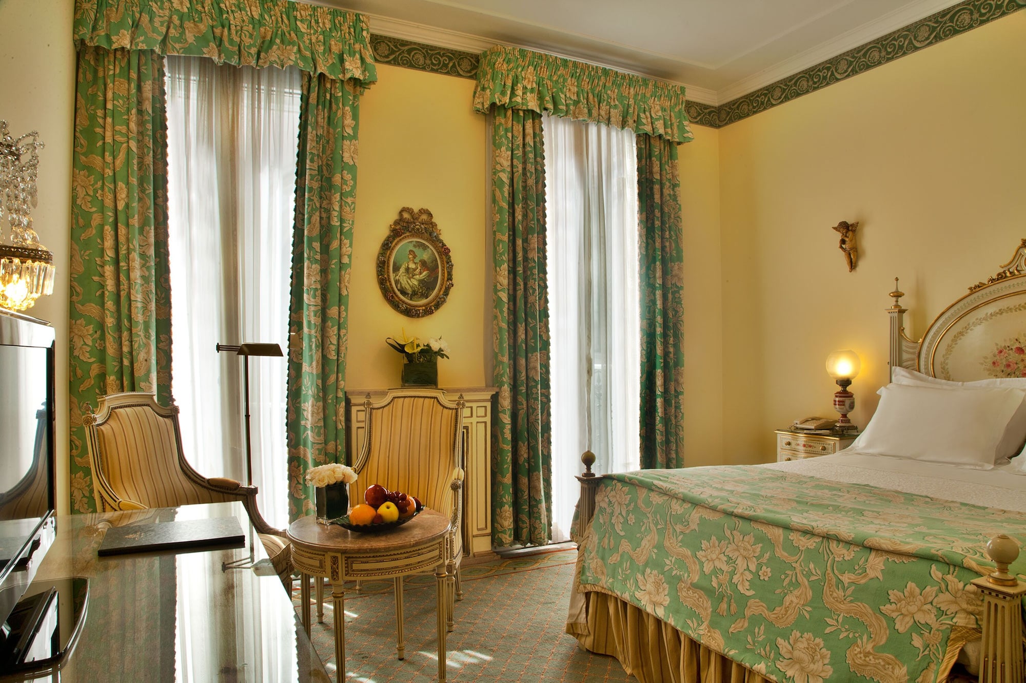 ROOM, TWIN BEDS