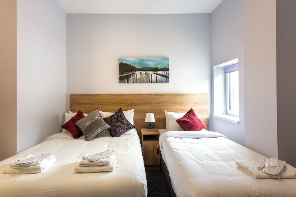 FAMILY, MULTIPLE BEDS