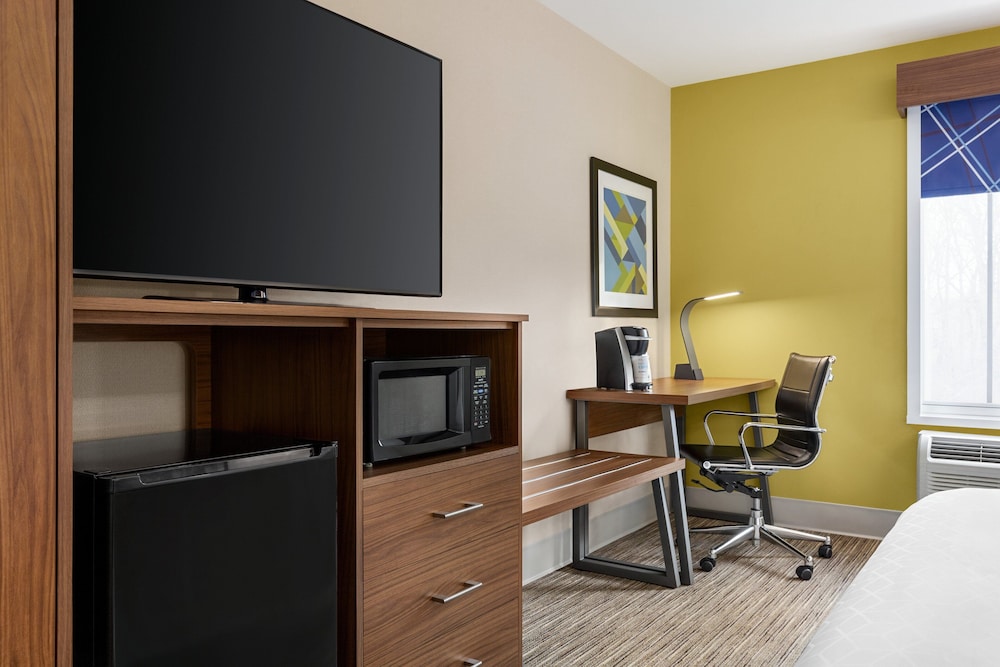 Holiday Inn Express Suites Philadelphia Mt Laurel 52/54
