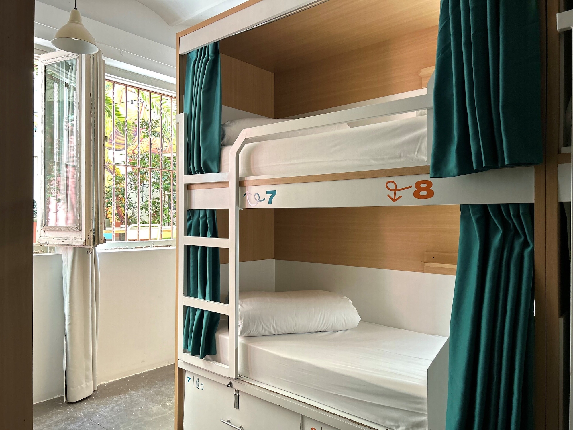MIXED DORM, 10 BEDS, SHARED BATHROOM