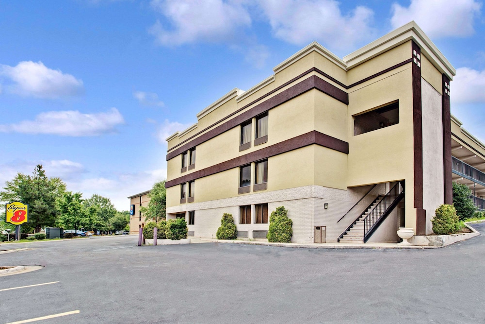Super 8 by Wyndham Raleigh Downtown 4/26