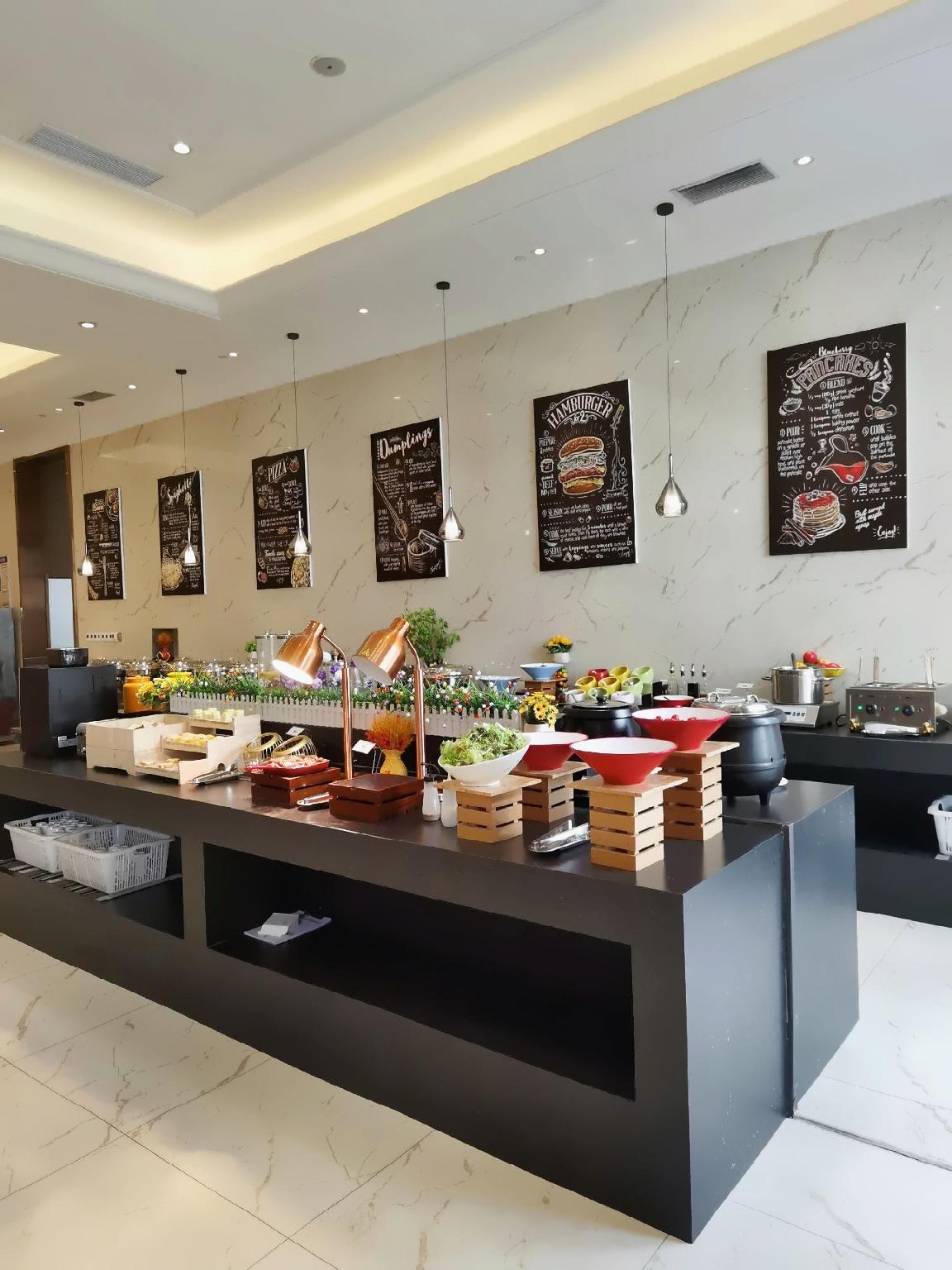 Vienna International Hotel (Zhongshan Lihe Plaza Xingzhong Road Store) 44/58